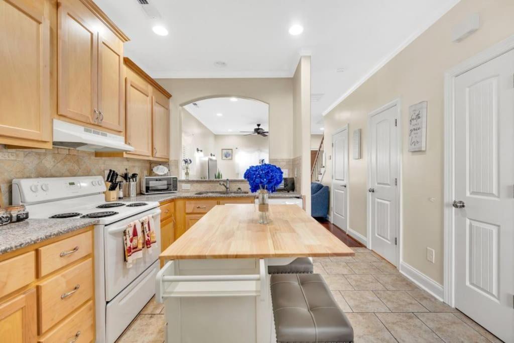 Cozy 2B Townhouse King Bed Free Parking Tv In Brs Villa Concord Exterior foto