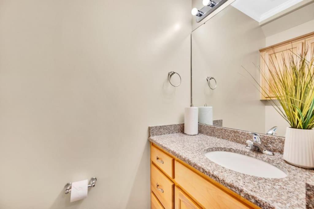 Cozy 2B Townhouse King Bed Free Parking Tv In Brs Villa Concord Exterior foto