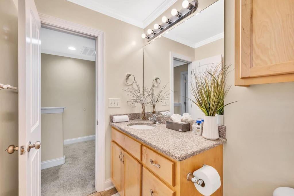 Cozy 2B Townhouse King Bed Free Parking Tv In Brs Villa Concord Exterior foto